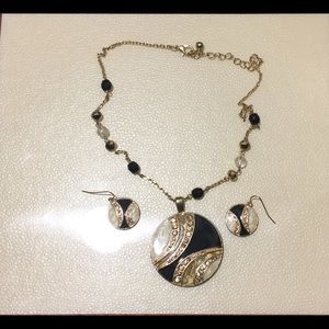 Necklace earring set